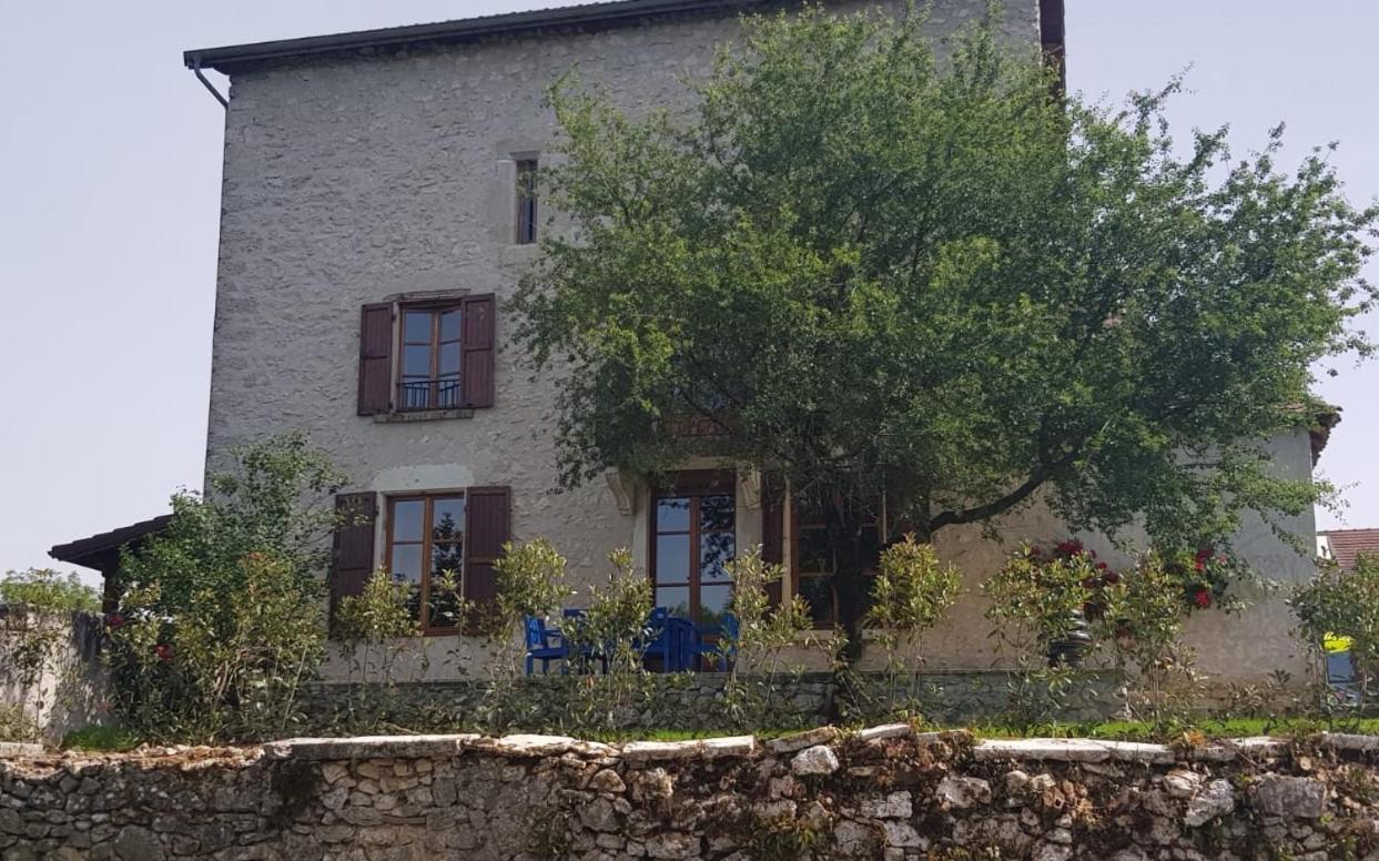 Le Domaine De Tizo Saint-Victor-de-Morestel Exterior foto